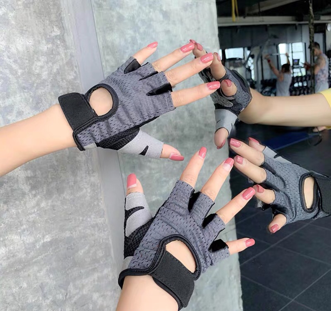 Net Red Half Palm Thick Sports Gloves Women's Fitness Half Finger Gloves Non-Slip Weight Iron Outdoor Cycling Gloves Tide details Picture
