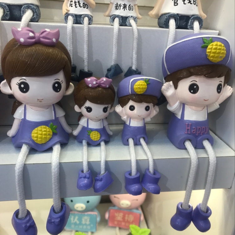 The latest creative home decoration is a cute and adorable hanging doll for a family of four
