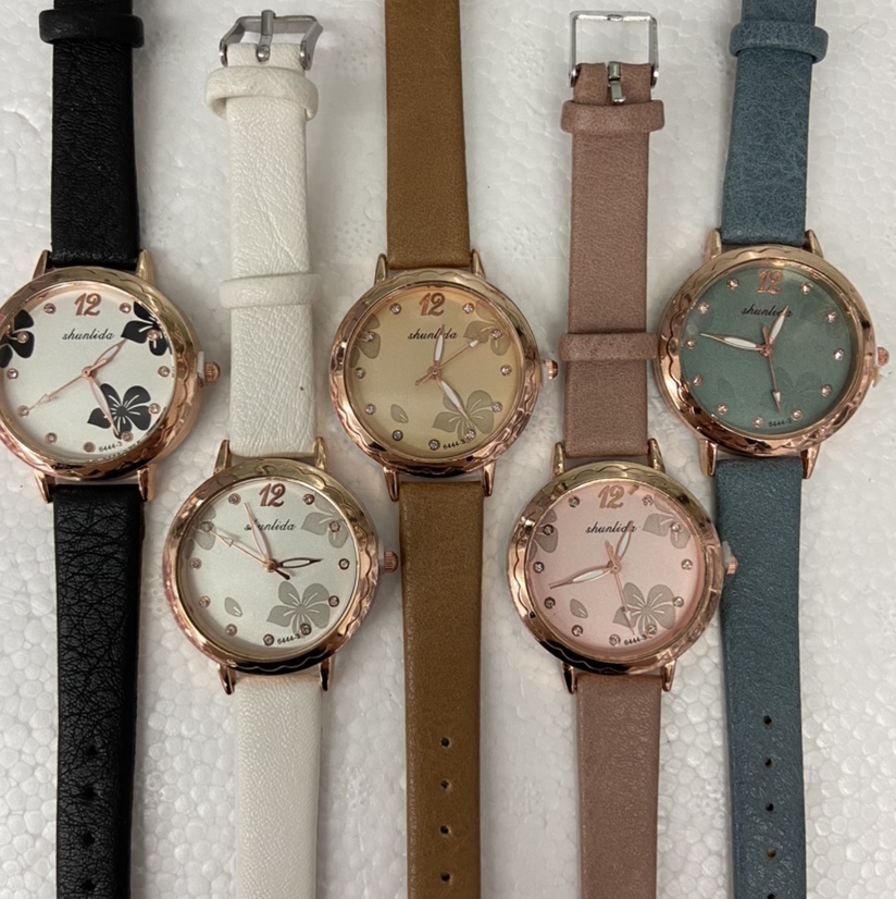 Trendy and fashionable flower-patterned women's leather strap watch details Picture