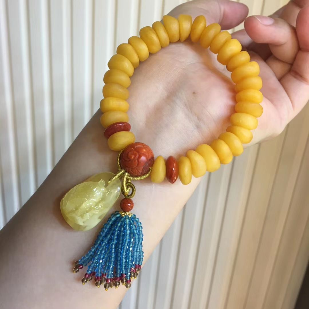 超美原创 天然磨砂蜜蜡饼子搭配南红 蜜蜡连年有余吊坠