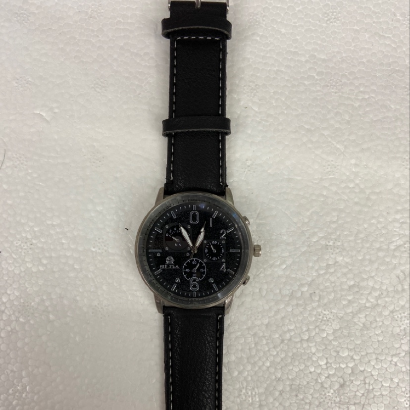 Classic and fashionable 11 Men's belt watch