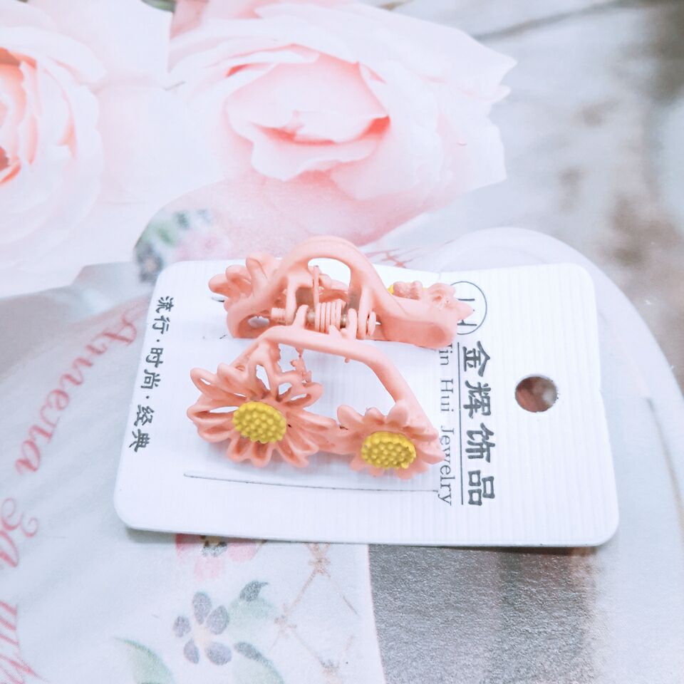 Wholesale of summer new hair accessories: Popular alloy matte sweet medium-sized Daisy hair clips and grippers details Picture