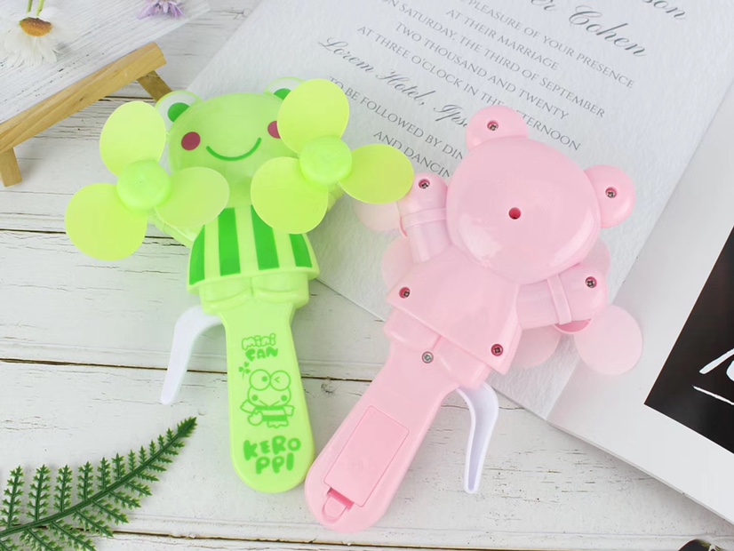 Hot-selling small frog double-head hand-pressed mini fans and handheld mini fans are selling well at street stalls undefined
