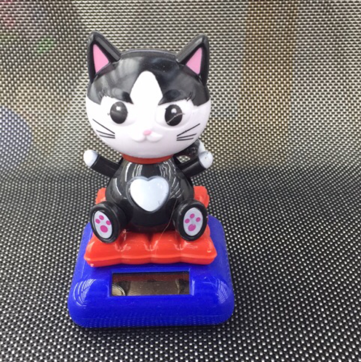 太阳能车上摆件（新款猫）新款太阳能车载摆件中控台汽车摆件