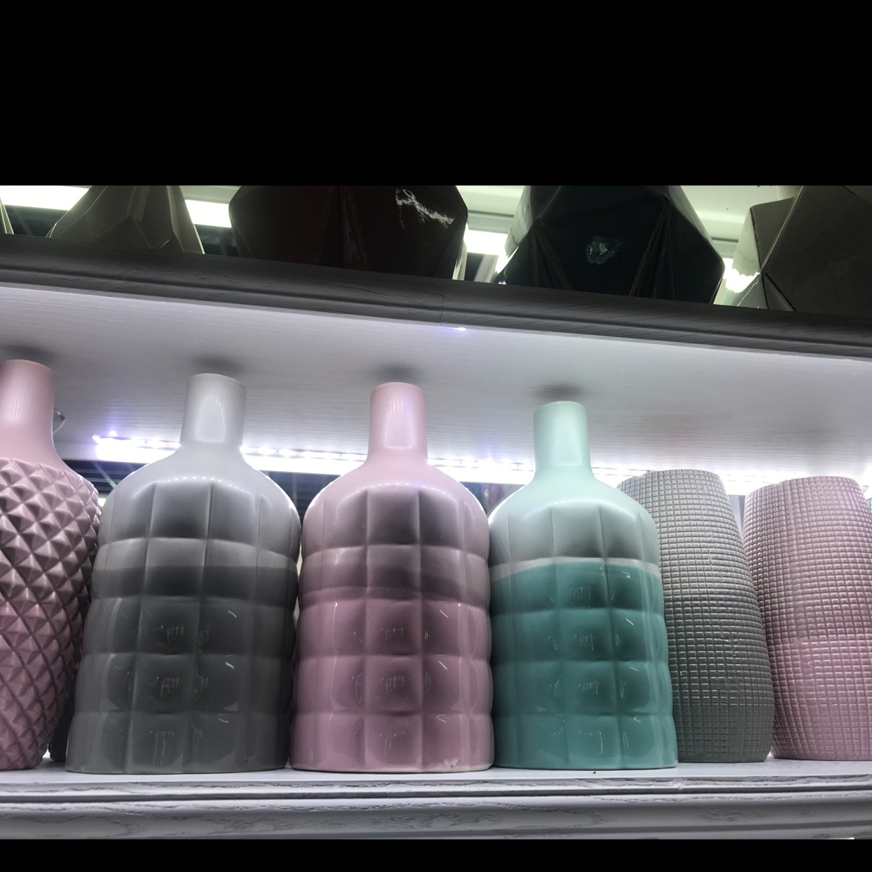 Large narrow-mouthed ceramic vase, a fashionable home decoration vase