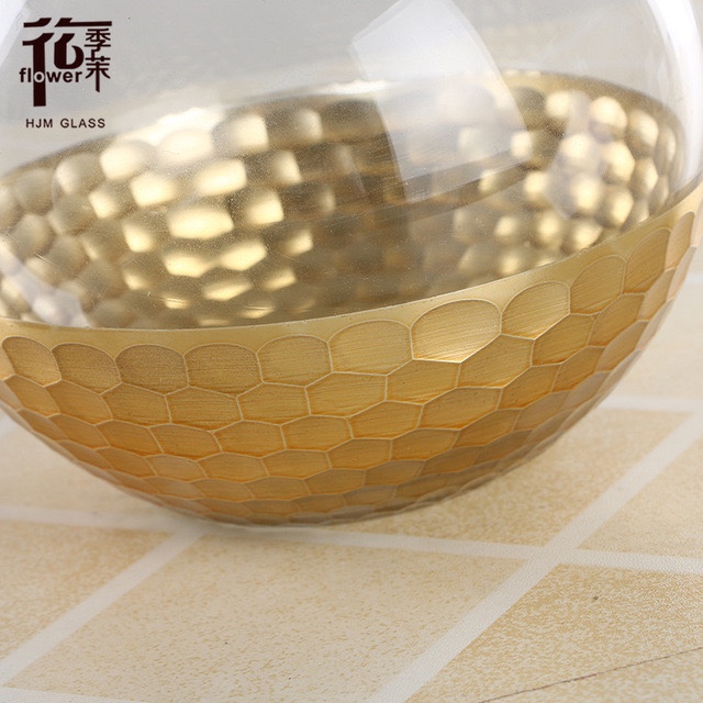 Factory direct sales and wholesale of Nordic simple and light luxury electroplated gold ground honeycomb spherical glass vases, candlesticks, hydroponic flower arrangement decorative ornaments Item Picture