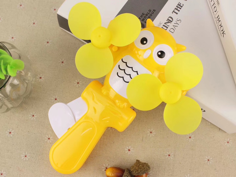 Hot-selling owl double-head mini hand pressure fans, hand-held hand pressure fans, and children's double-head hand pressure fans are selling well at street stalls undefined