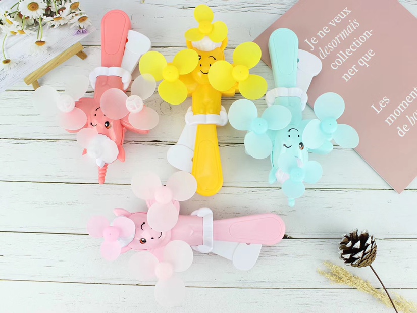 The three-head unicorn hand-pressed mini fan is selling well at the street stall Specification image