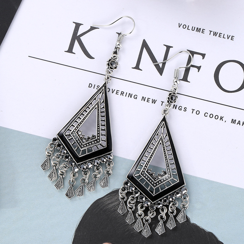 Fashionable, versatile, simple and elegant Bohemian earrings for ladies, 66 Ya Xin Application Scenario