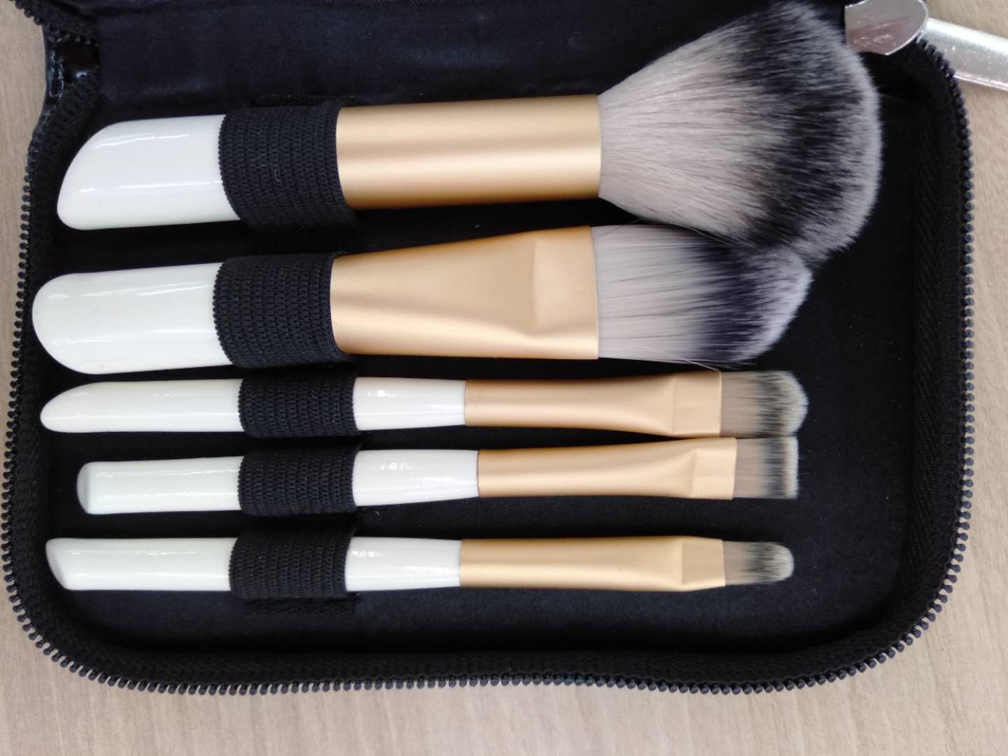 Set of 5 sets of makeup brush scatter paint thumbnail