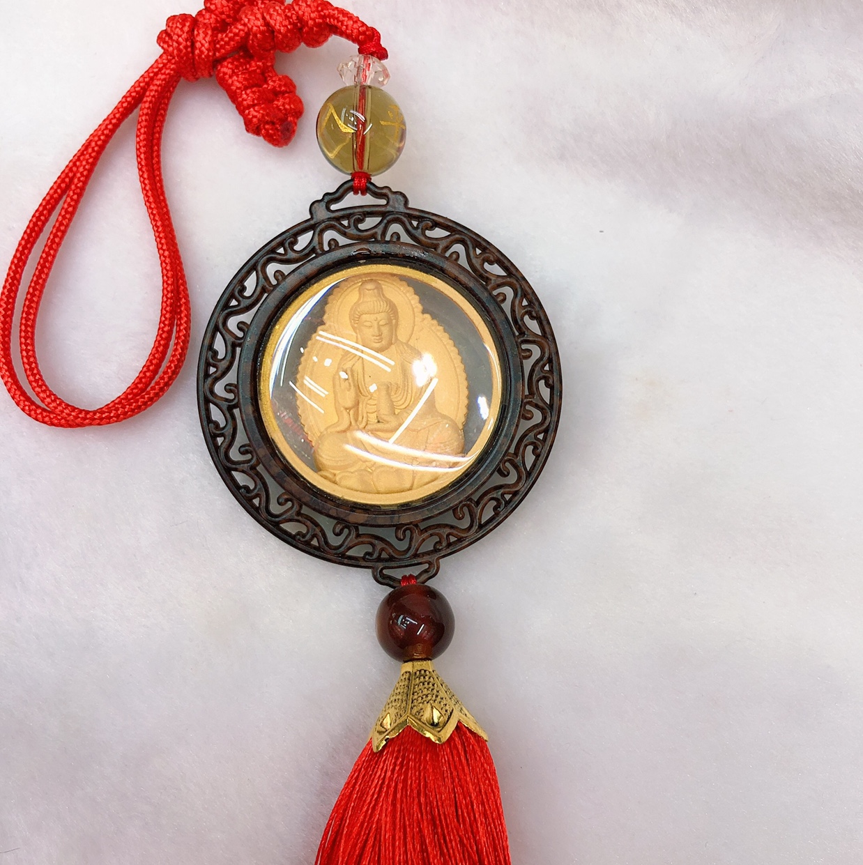 Creative lace alloy flat Guanyin pendant.