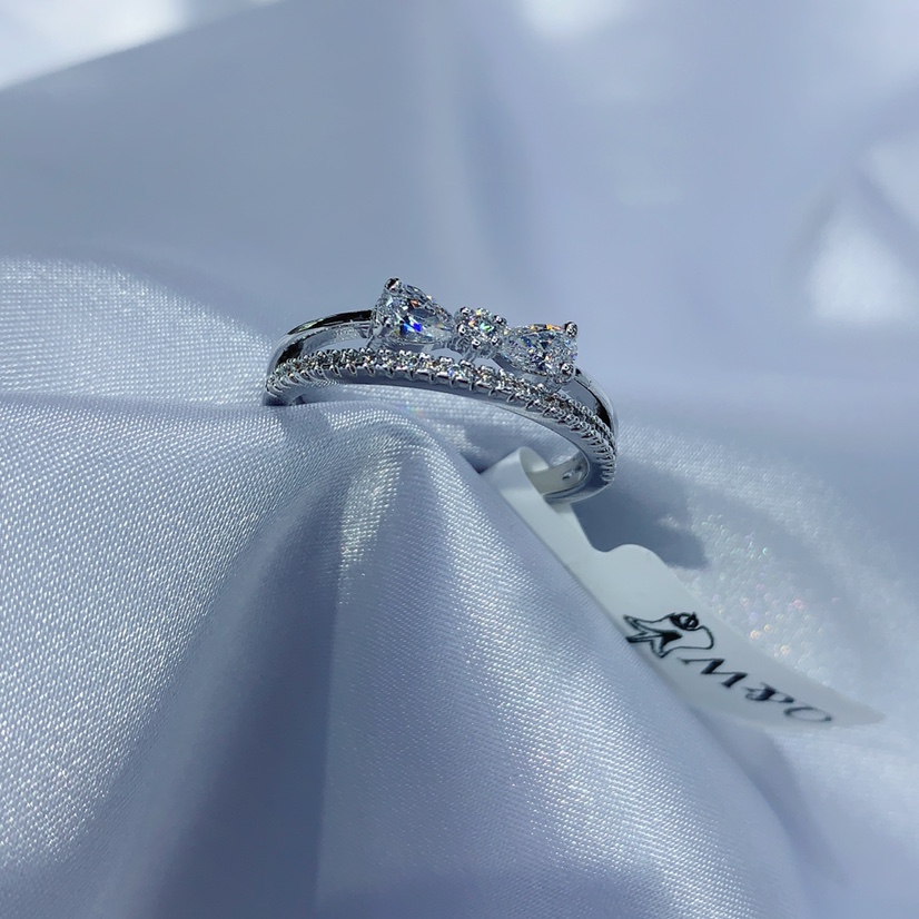 Zircon ring with small bow
