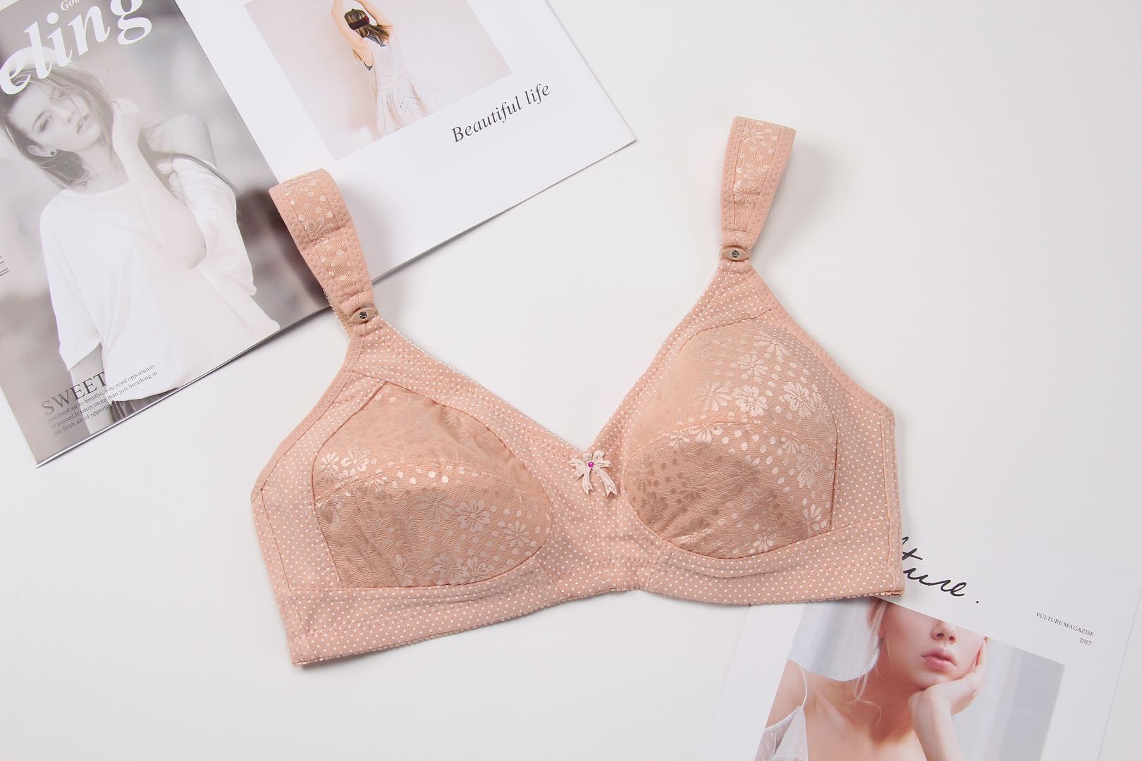 Meilefin 559# Middle-Aged And Elderly Mother Vest Bra No Trace No Underwire Comfortable Underwear Application Scenario