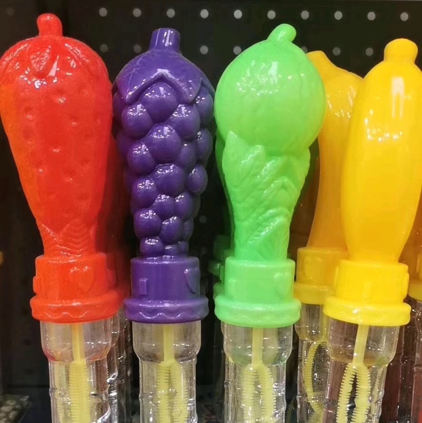 The 38CM cartoon version bubble sticks and the seven-color five-hole bubble sticks are selling well at the street stall undefined