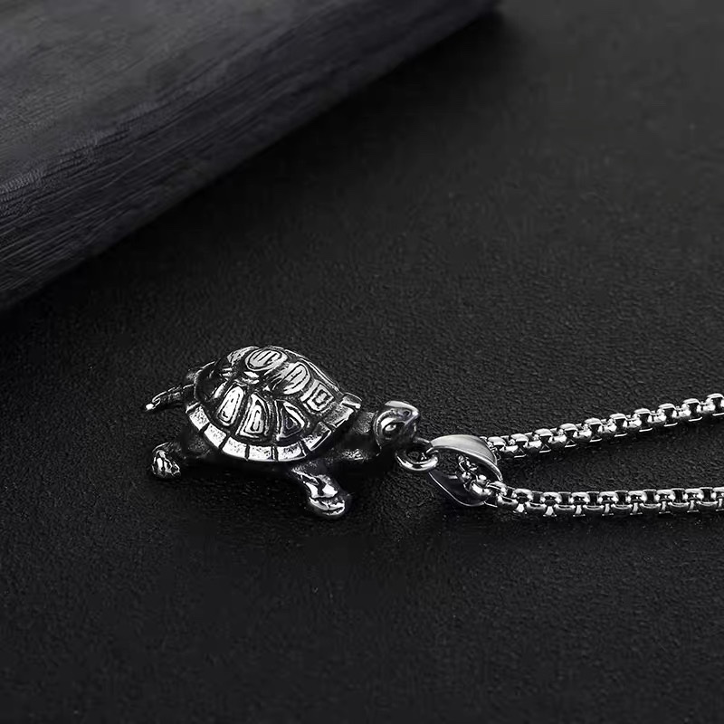 Retro-style cute little turtle necklace, fashionable and personalized decoration for men and women, titanium steel pendant, student accessory details Picture