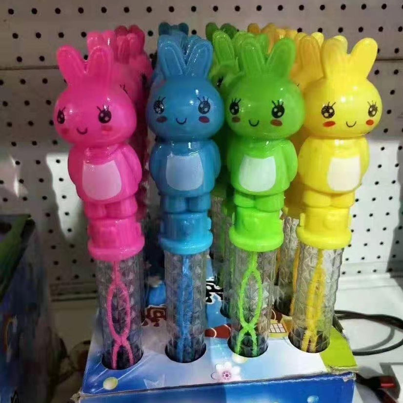 The 38CM cartoon version bubble sticks and the seven-color five-hole bubble sticks are selling well at the street stall details Picture