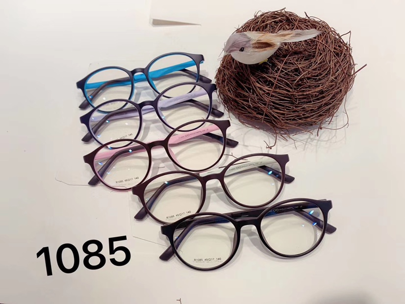 1085