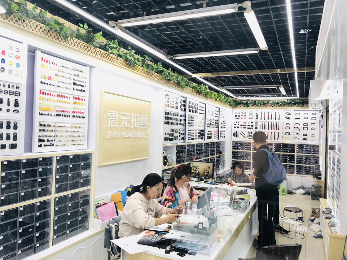 Yiwu Zhenyuan Luggage Accessories Trading Co., LTD. (Plastic buckles, snap buckles, fasteners)