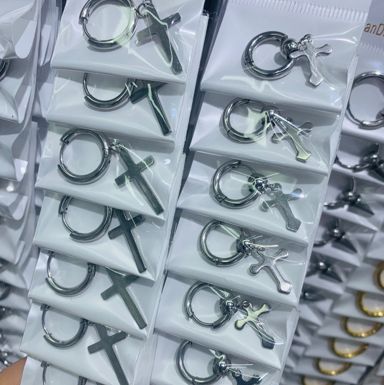 Ear ring cross