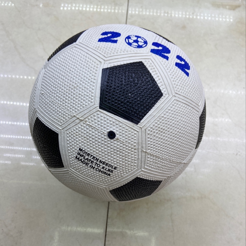 世界杯专用4号足球橡胶面黑白足球运动比赛训练用足球比赛专用隔珠足球配件细节图