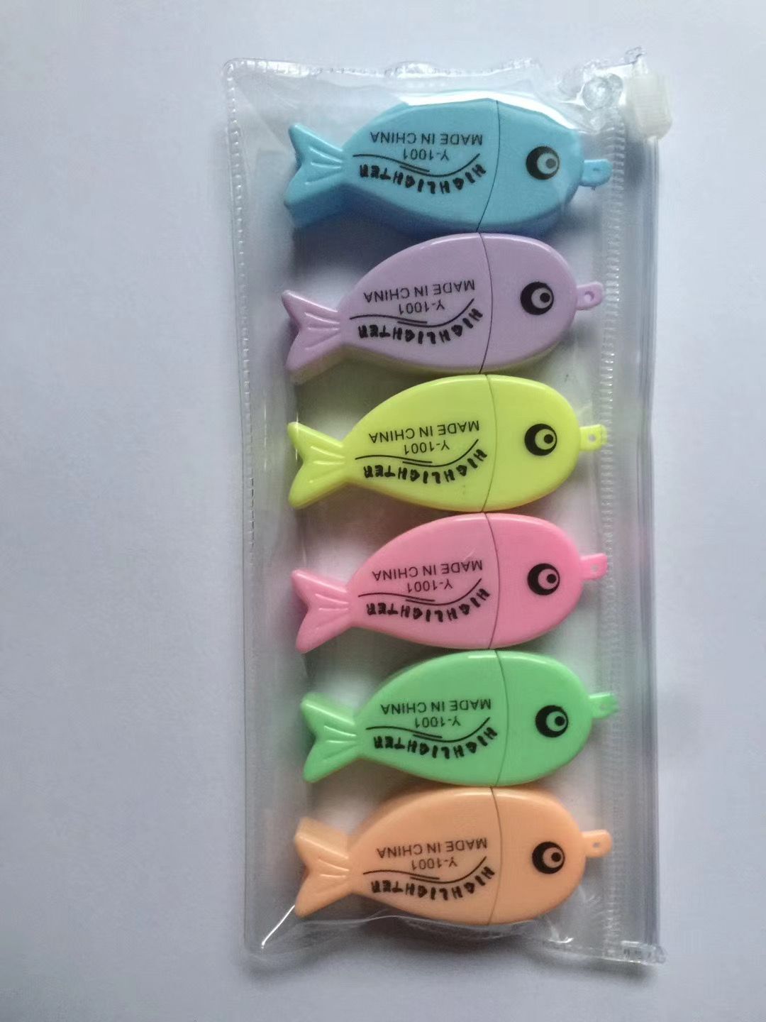 Small fish highlighter leaves highlighter miniature highlighter