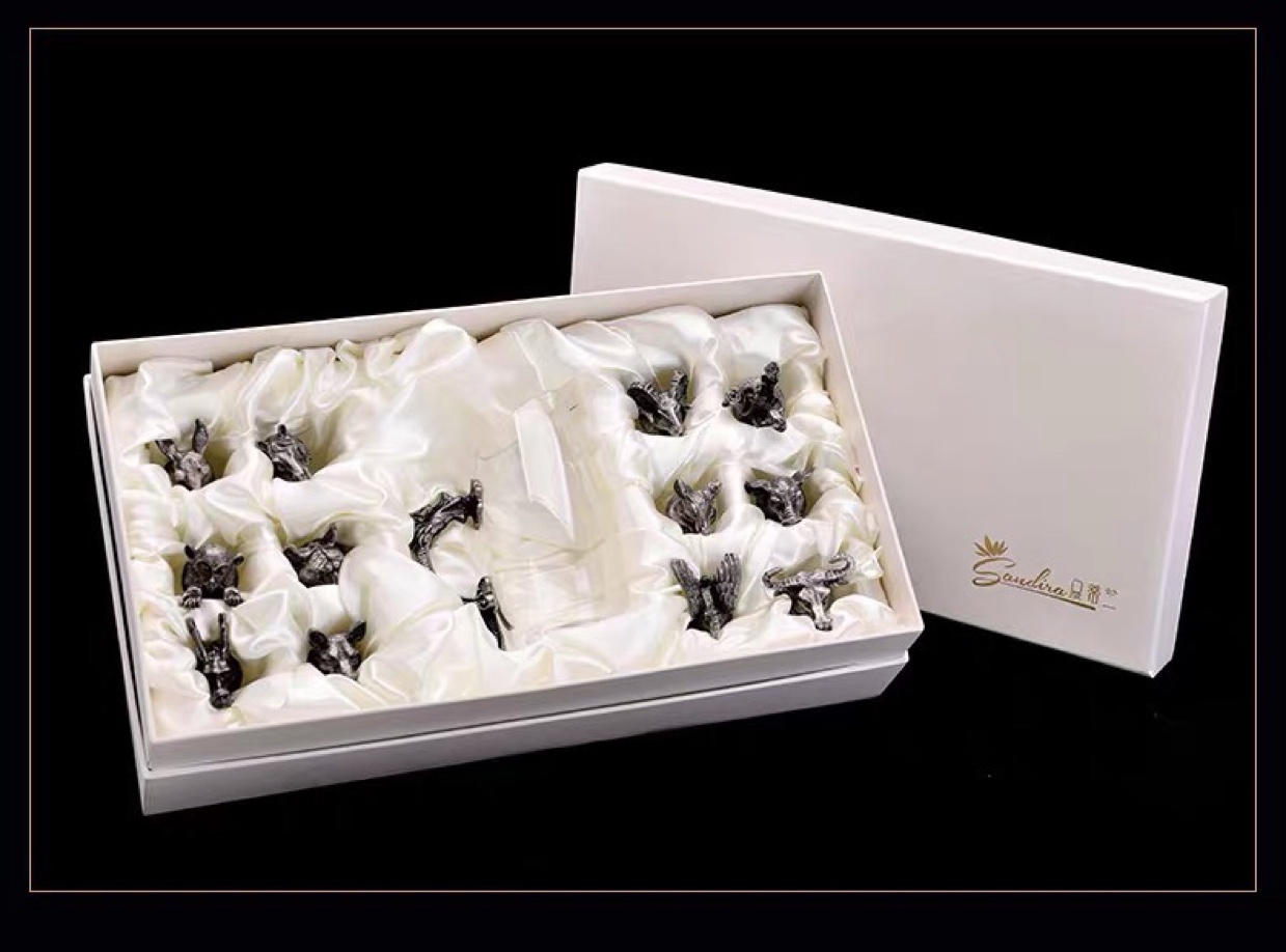 Factory direct sales of 12 Chinese zodiac wine glasses, 12 animal head wine glass sets, glass crystal cup sets, business gift wine sets Application Scenario