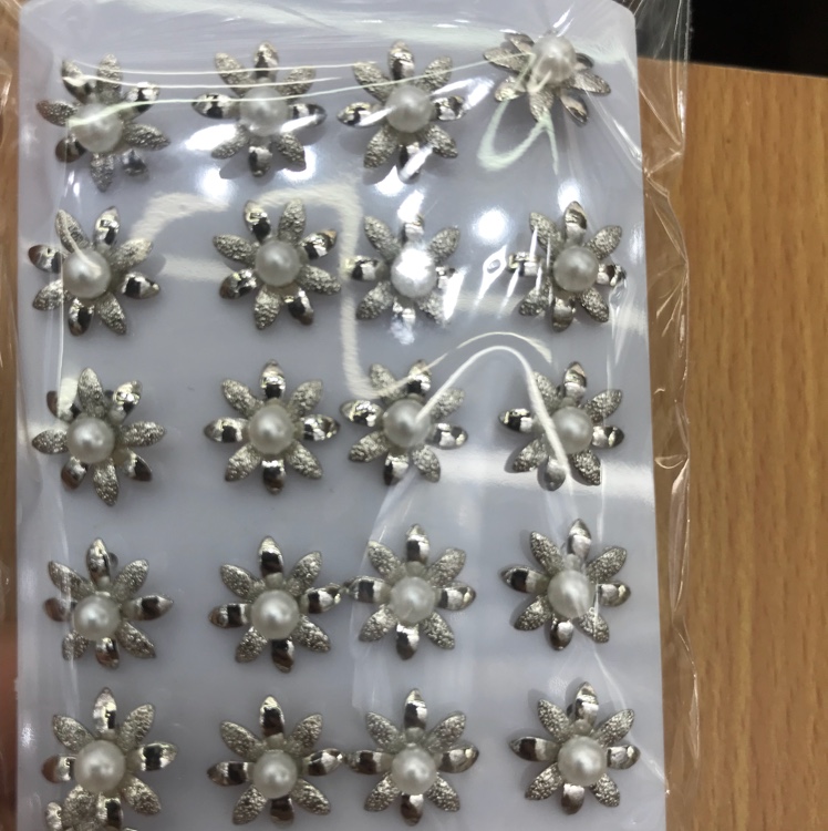 Flowers stud earrings thumbnail
