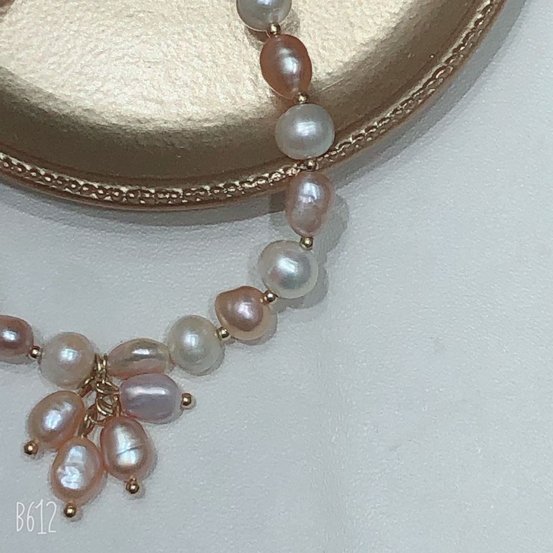 Light purple and white pearl bracelets. The most fashionable and popular style Specification image