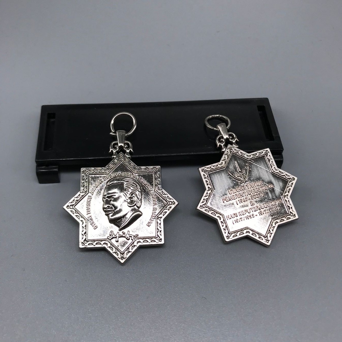 Factory direct sales of alloy badges, badges, brooches, pins, butterfly buckles, brooches, badges, MEDALS and plaques, handicrafts detail image 8