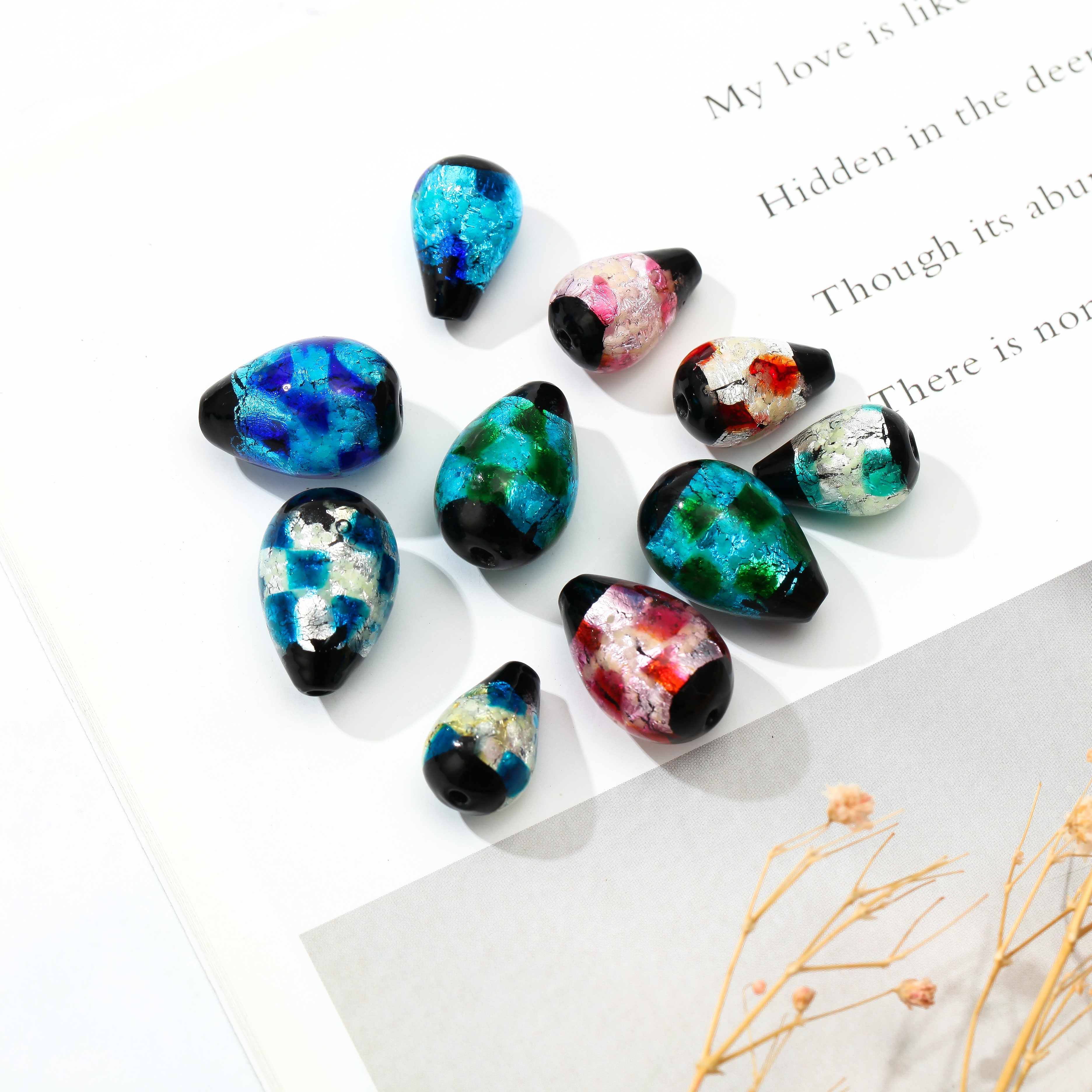 Customized DIY scattered bead jewelry accessories from the manufacturer of ancient Japanese-style colored foil night glow dotted water drop glass beads detail image 4