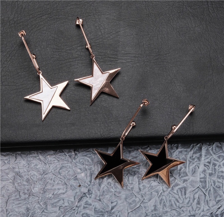 Korean version of joker titanium steel earrings five-pointed star geometric face thin earrings web celebrity exaggerated personality earrings female spot thumbnail