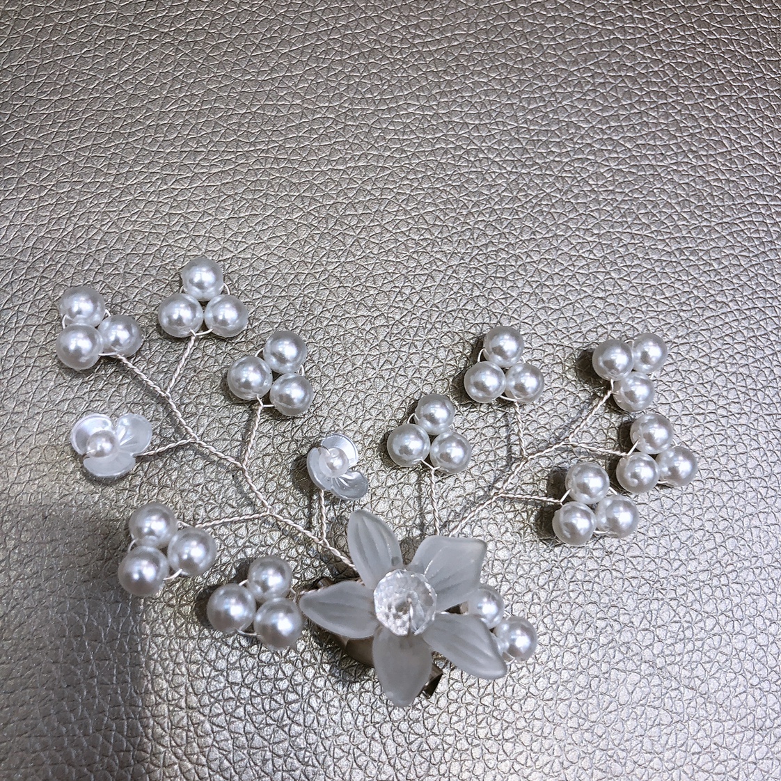 Korean Crystal Pearl Hairpins Are Popular