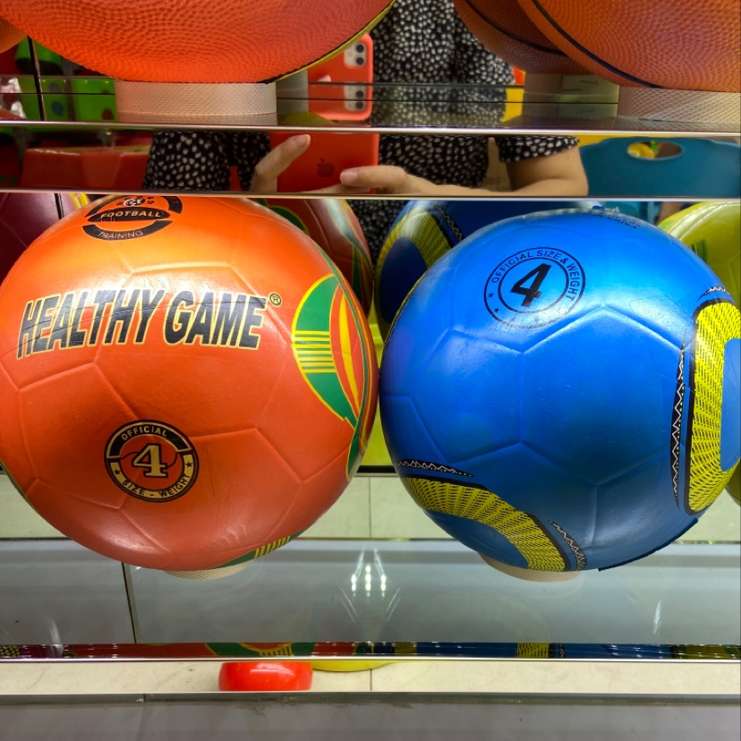 世界杯专用4号橡胶足球运动比赛用球耐磨耐用足球装备白底实物图