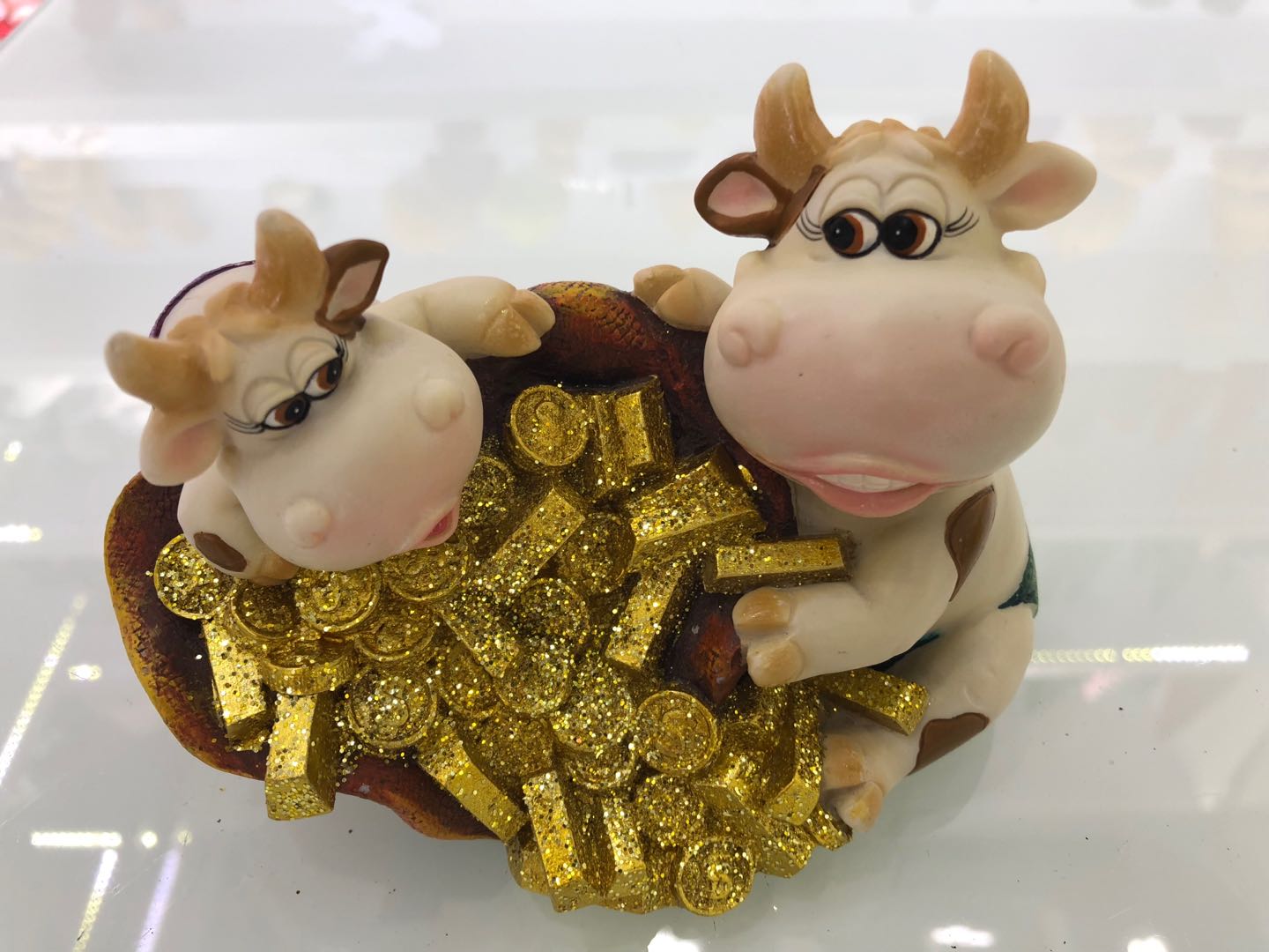 Resin water flow ornaments, fridge magnets, small ornaments, dolls, resin creative decorative items, home and office desktop ornaments, small ornaments, resin