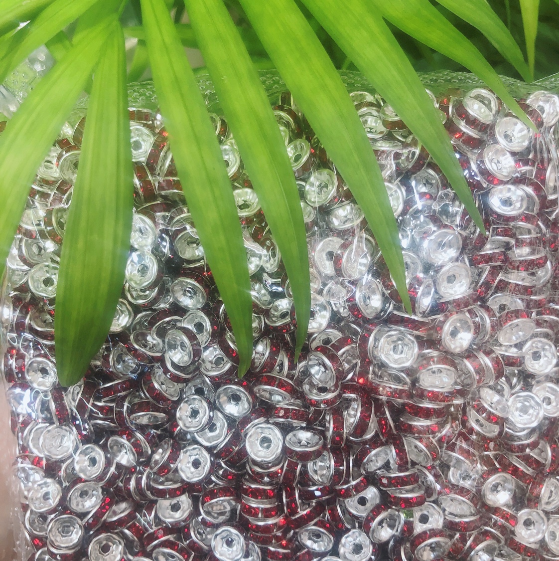 8mm straight edge diamond ring: Common colors: bright red, black, AB, light green, lake blue, royal blue, crystal yellow, tea color, seven-color, lemon yellow. Special colors: Champagne, light pink, rose red in stock undefined
