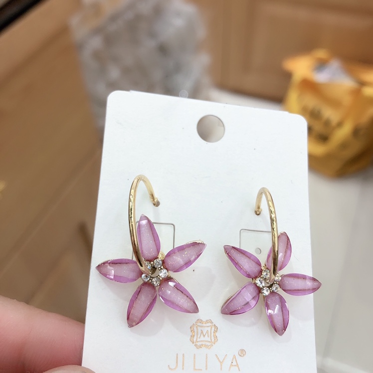 2020 fashion little Daisy network hot style small ear ring