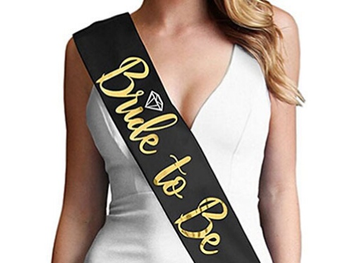 Specializing in the production of gold and silver embossed shoulder straps, etiquette straps, LOGO production, festival parties, Bride parties, bachelor parties, masquerade balls, Bride to be Application Scenario