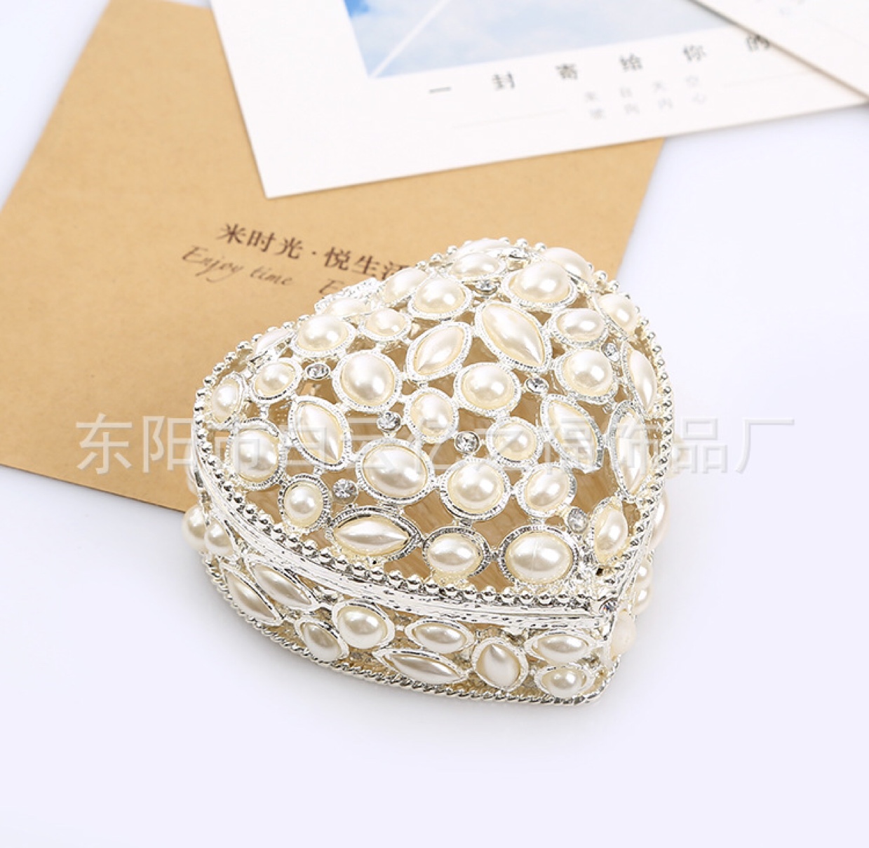 厂家直销首饰盒心型珍珠摆件镶钻彩绘盒子合金摆件金属首饰盒