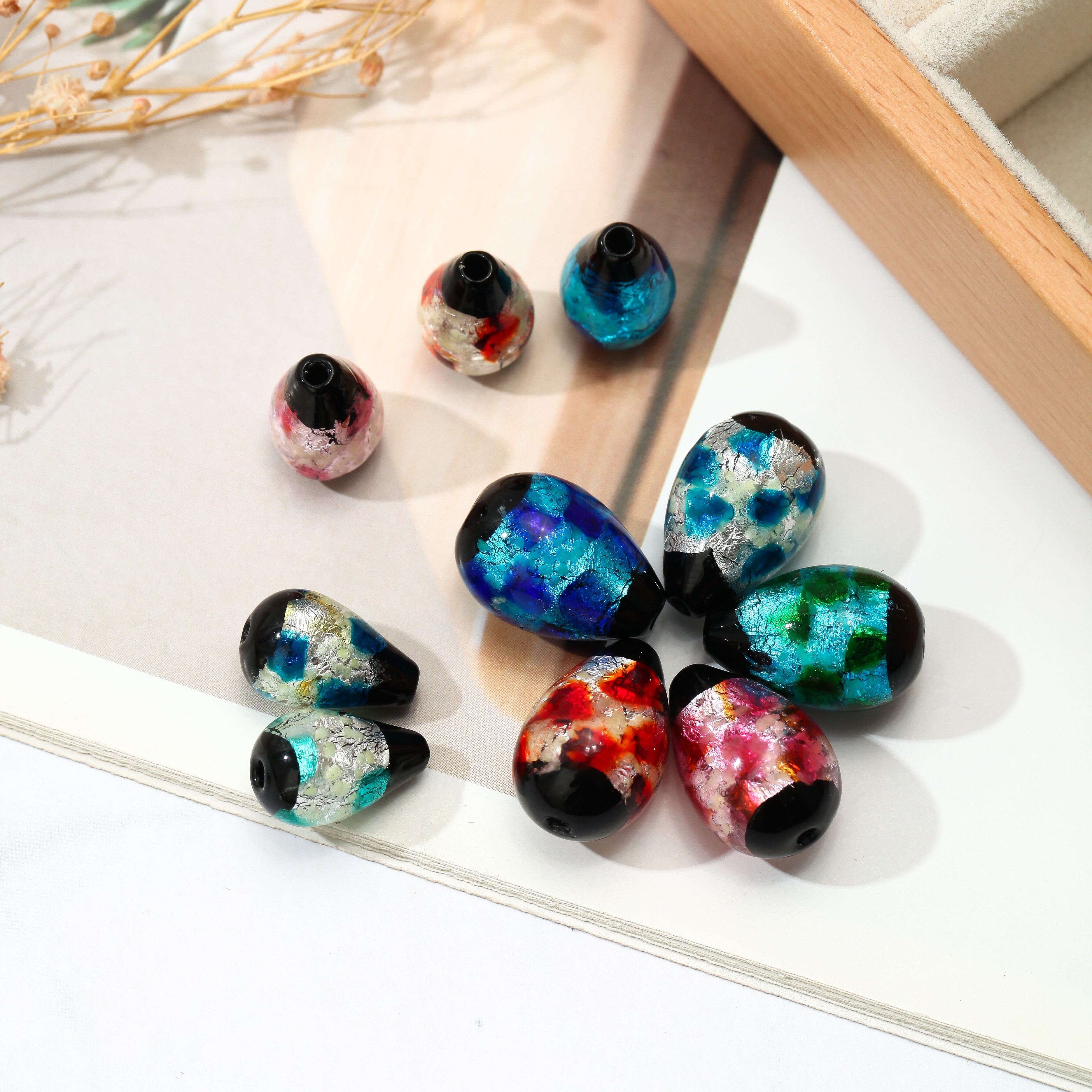 Customized DIY scattered bead jewelry accessories from the manufacturer of ancient Japanese-style colored foil night glow dotted water drop glass beads detail image 3