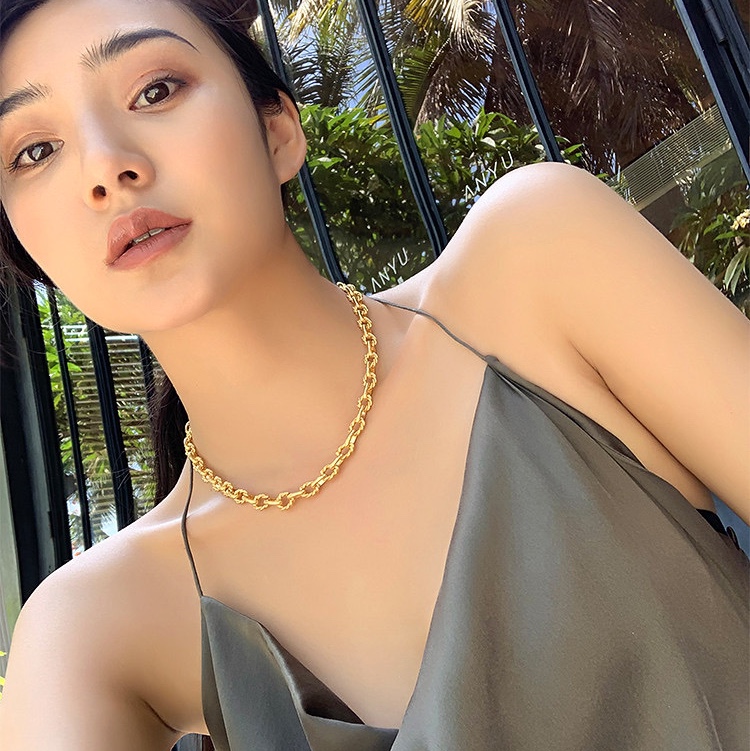 Fashionable and versatile chain OT buckle short necklace, unique and ins style simple collarbone chain accessory for women's trendsetter Item Picture