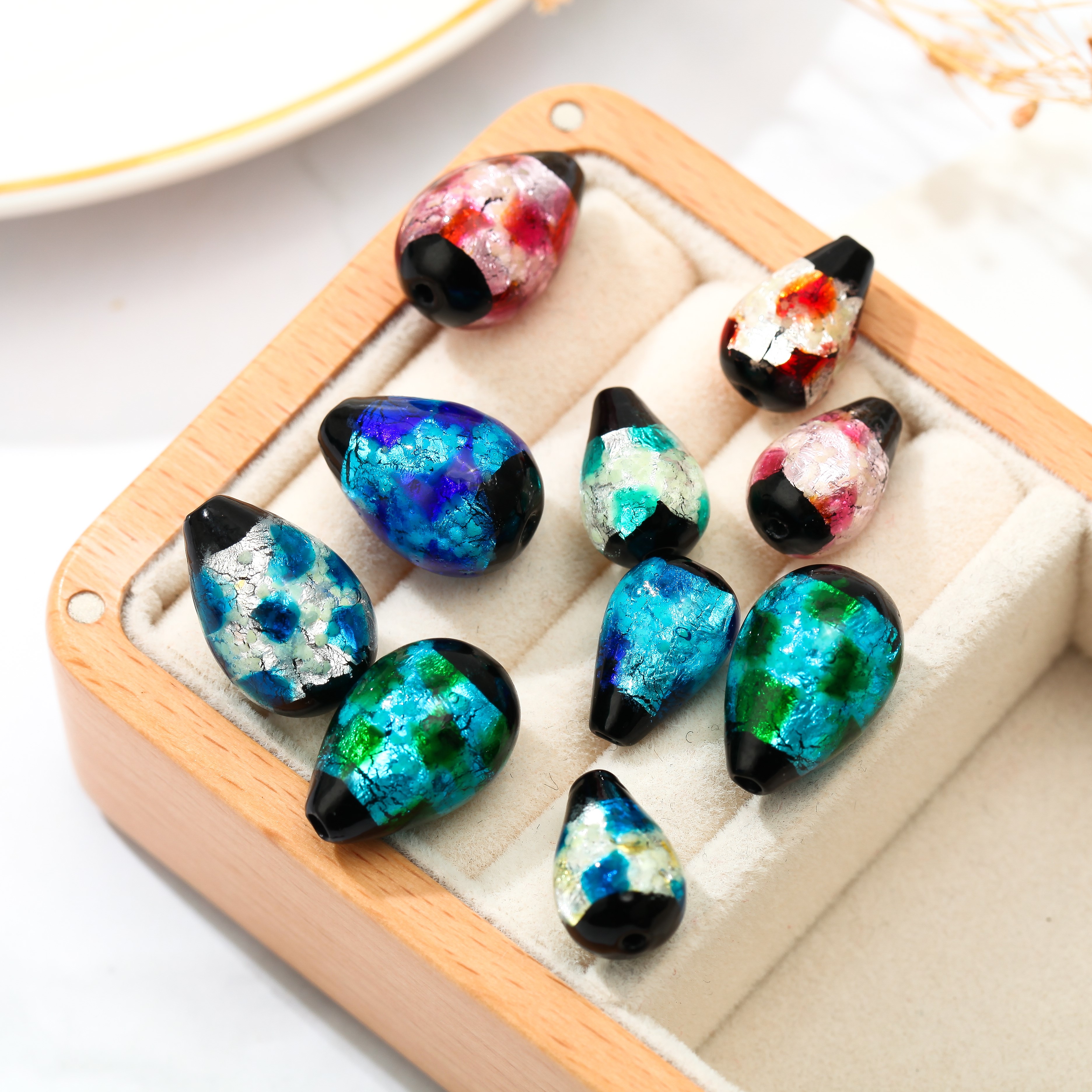 Customized DIY scattered bead jewelry accessories from the manufacturer of ancient Japanese-style colored foil night glow dotted water drop glass beads detail image 5