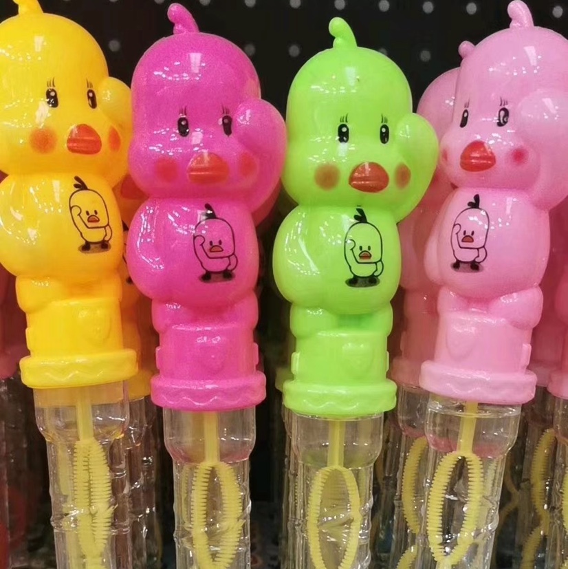 The 38CM cartoon-shaped bubble sticks with five holes and seven colors are selling well at the street stall undefined