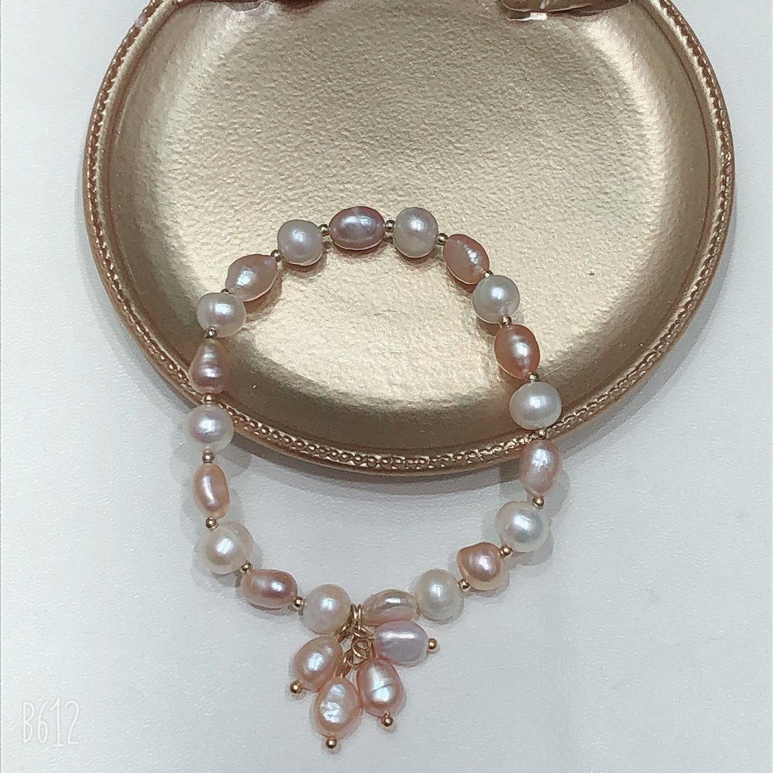 Light purple and white pearl bracelets. The most fashionable and popular style Application Scenario