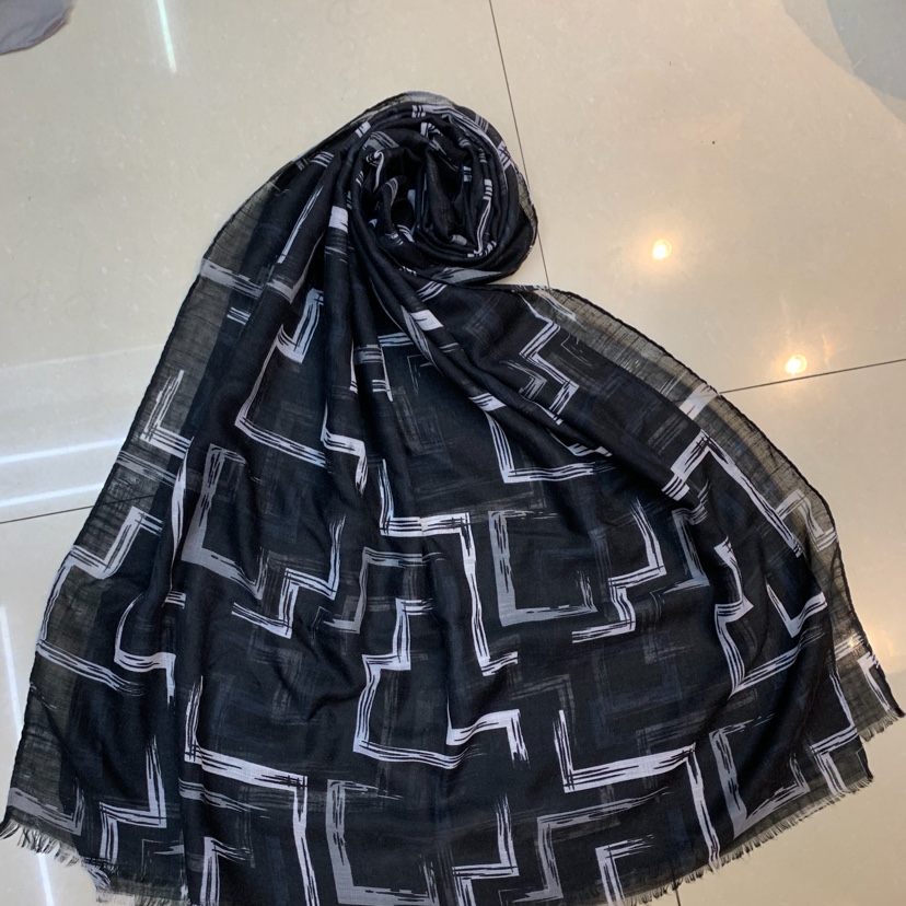 Cotton and linen printed in I6 colors