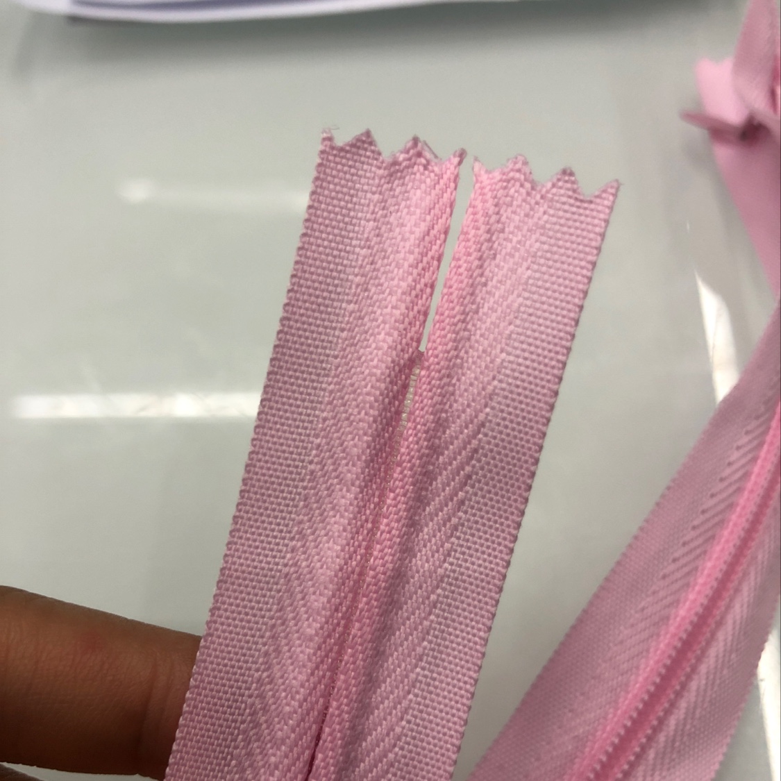 No. 3 Invisible Zipper Throw Pillow Dress Zipper details Picture
