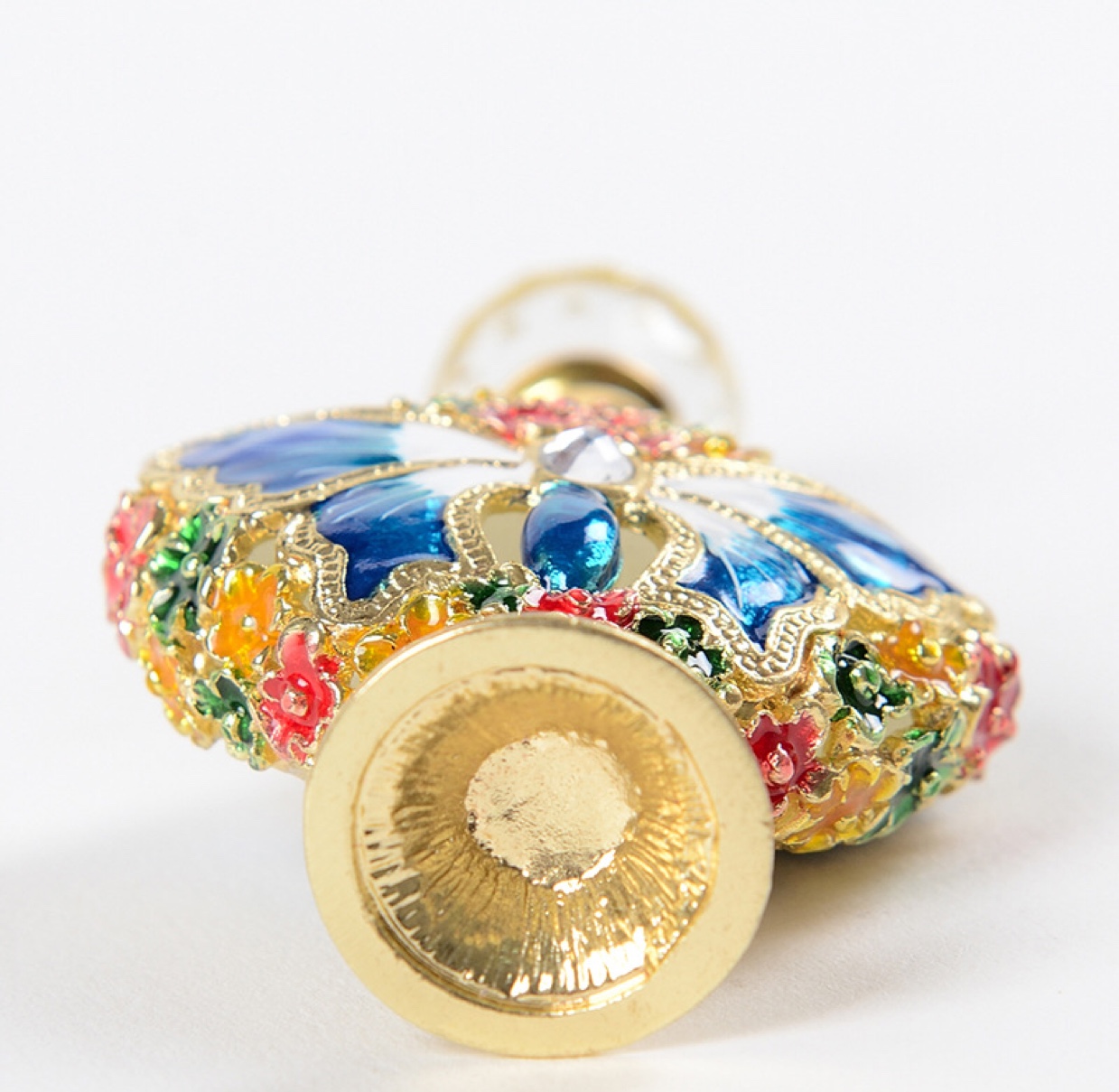 Middle East perfume bottles, Dubai perfume bottles, alloy enamel color perfume bottles, painted perfume bottles, plant perfume bottles, butterfly Application Scenario