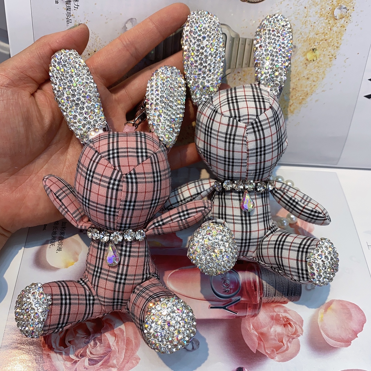 A thousand-bird grid sitting rabbit