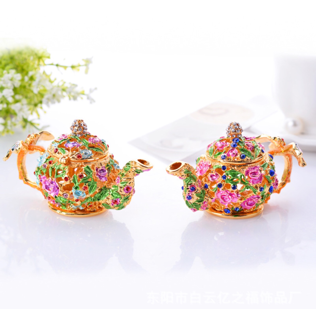 Exquisite hollowed-out teapot jewelry box, home and bedroom handicrafts and ornaments, creative jewelry box manufacturer