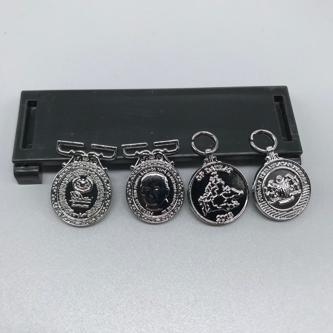 Factory direct sales of alloy badges, badges, brooches, pins, butterfly buckles, brooches, badges, MEDALS and plaques, handicrafts detail image 9