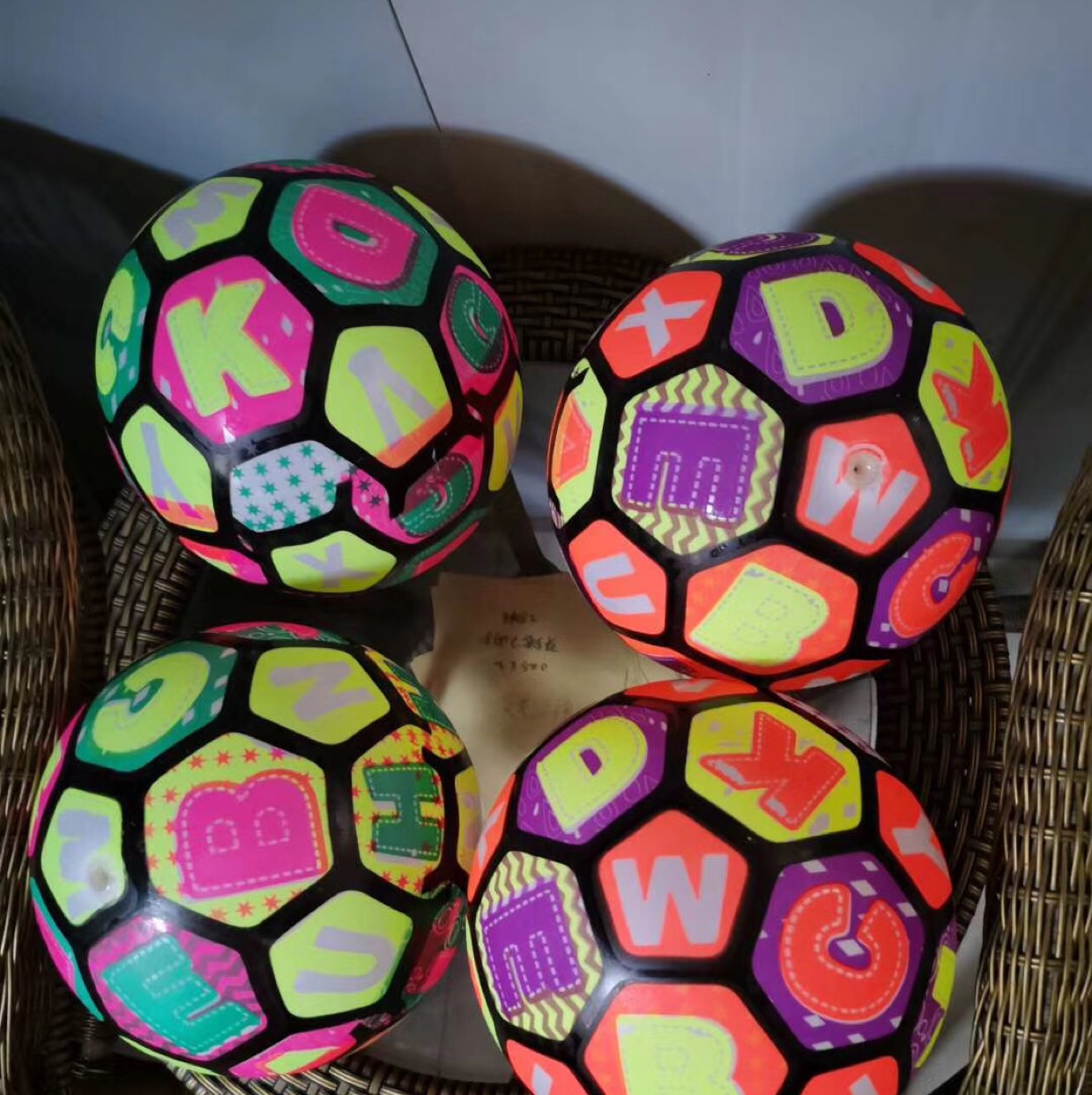 Fluorescent balls thumbnail